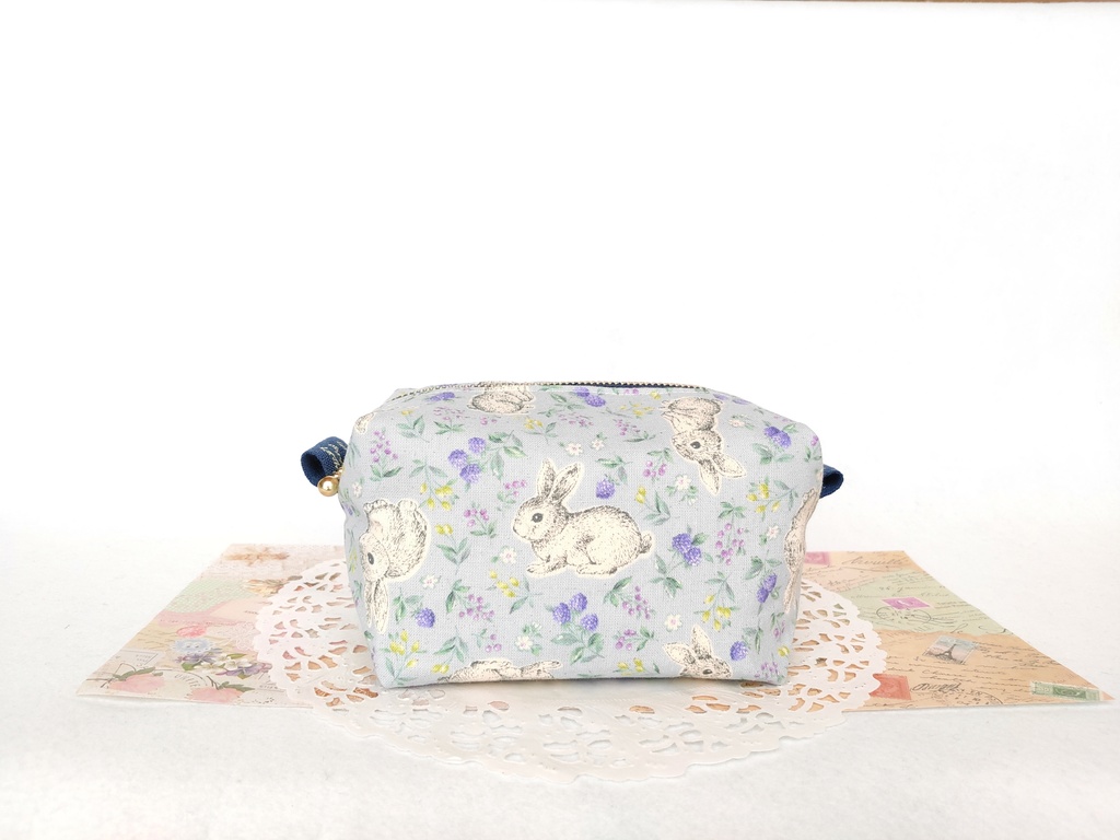 キャラメルポーチ(うさぎとラズベリー・ブルーグレー)