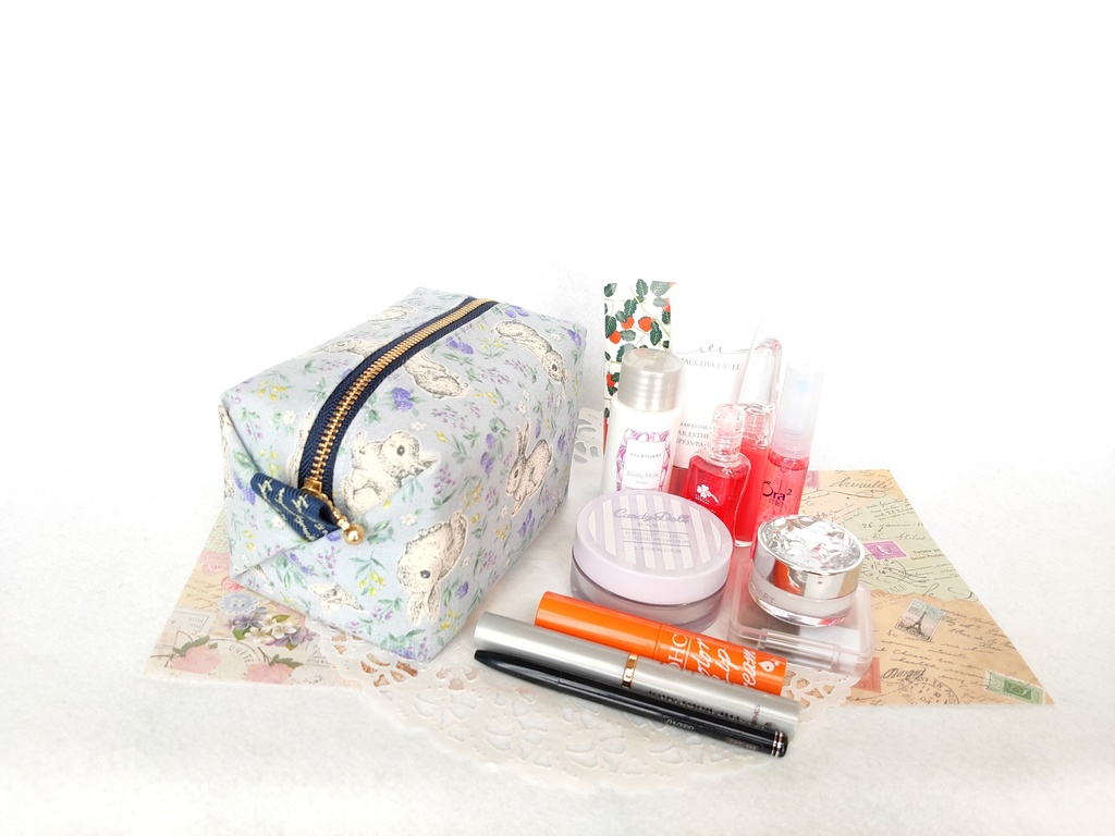 キャラメルポーチ(うさぎとラズベリー・ブルーグレー)