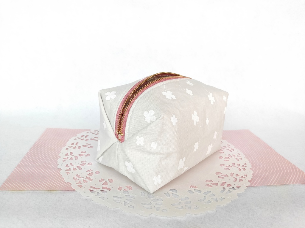 紫陽花のキラキラ☆キャラメルポーチ(パープル×アイボリー)