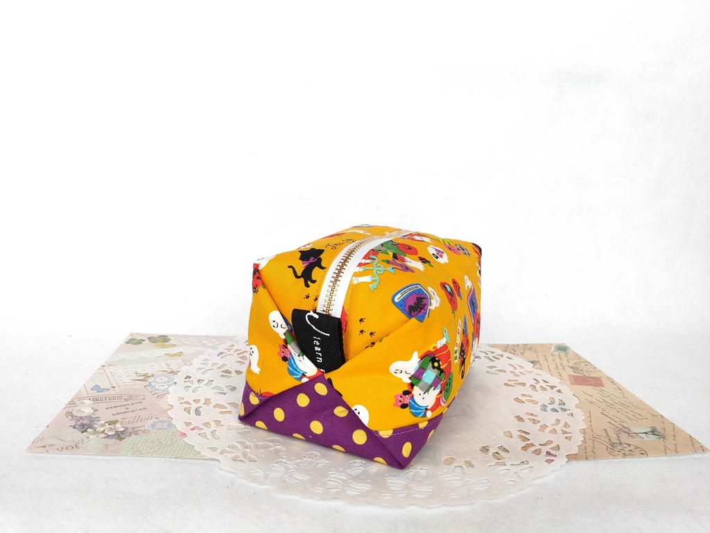 ハロウィン🎃キャラメルポーチ(オレンジ×ドット)