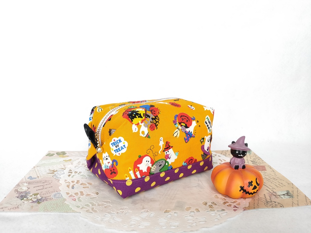 ハロウィン🎃キャラメルポーチ(オレンジ×ドット)