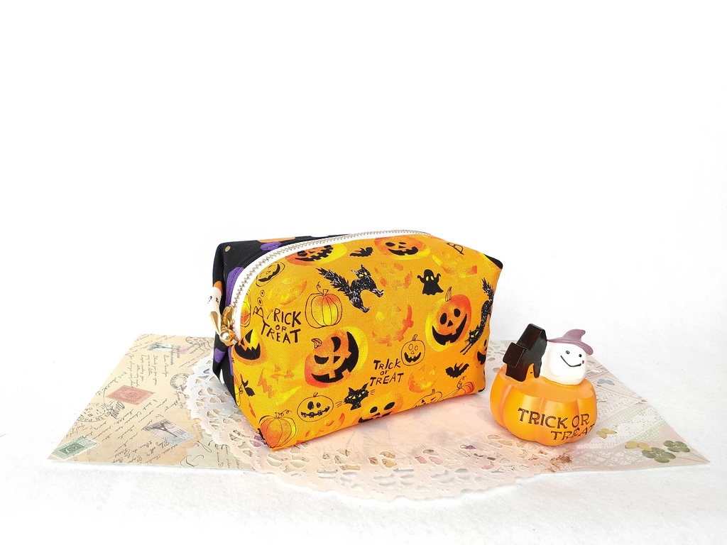 ハロウィン🎃キャラメルポーチ(オレンジ×ブラック)