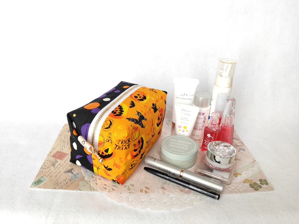 ハロウィン🎃キャラメルポーチ(オレンジ×ブラック)