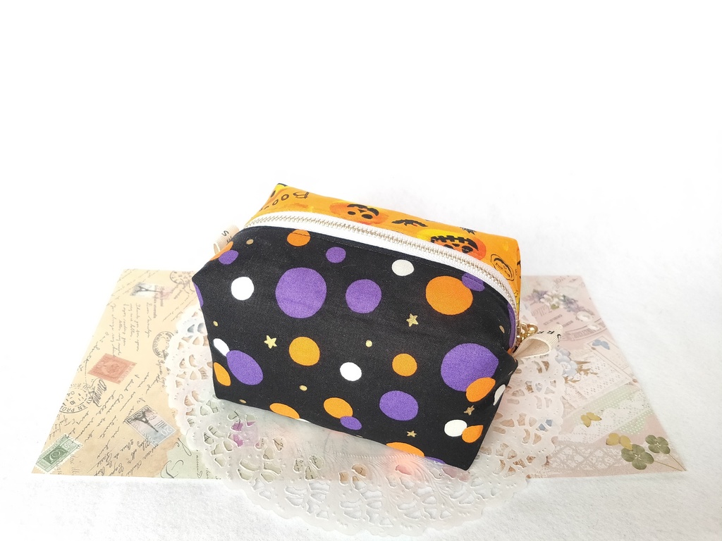 ハロウィン🎃キャラメルポーチ(オレンジ×ブラック)