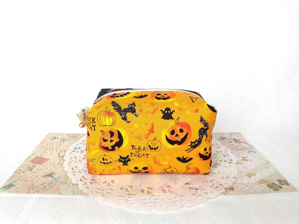 ハロウィン🎃キャラメルポーチ(オレンジ×ブラック)