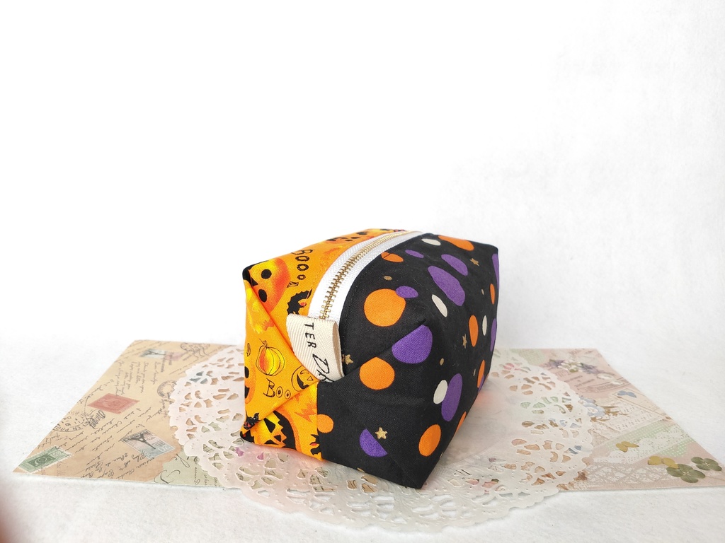 ハロウィン🎃キャラメルポーチ(オレンジ×ブラック)