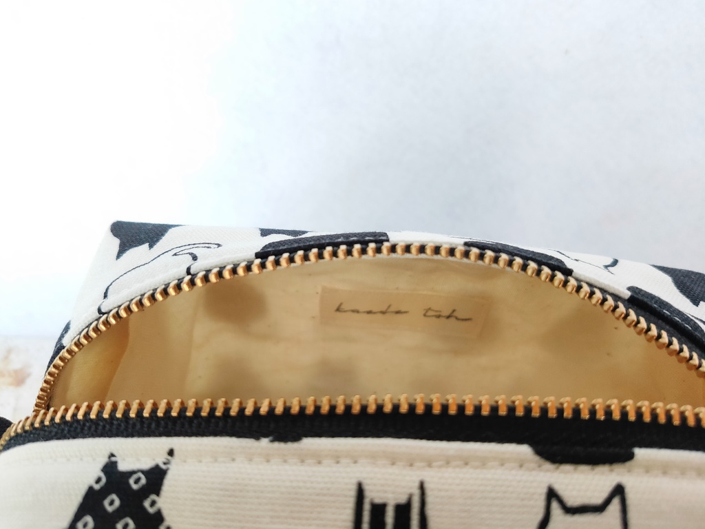 キャラメルポーチ(モノトーン猫・ホワイト)