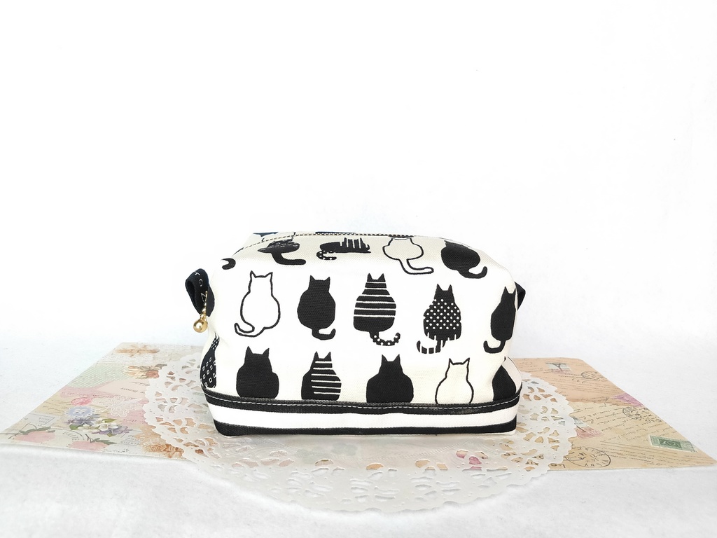 キャラメルポーチ(モノトーン猫・ホワイト)