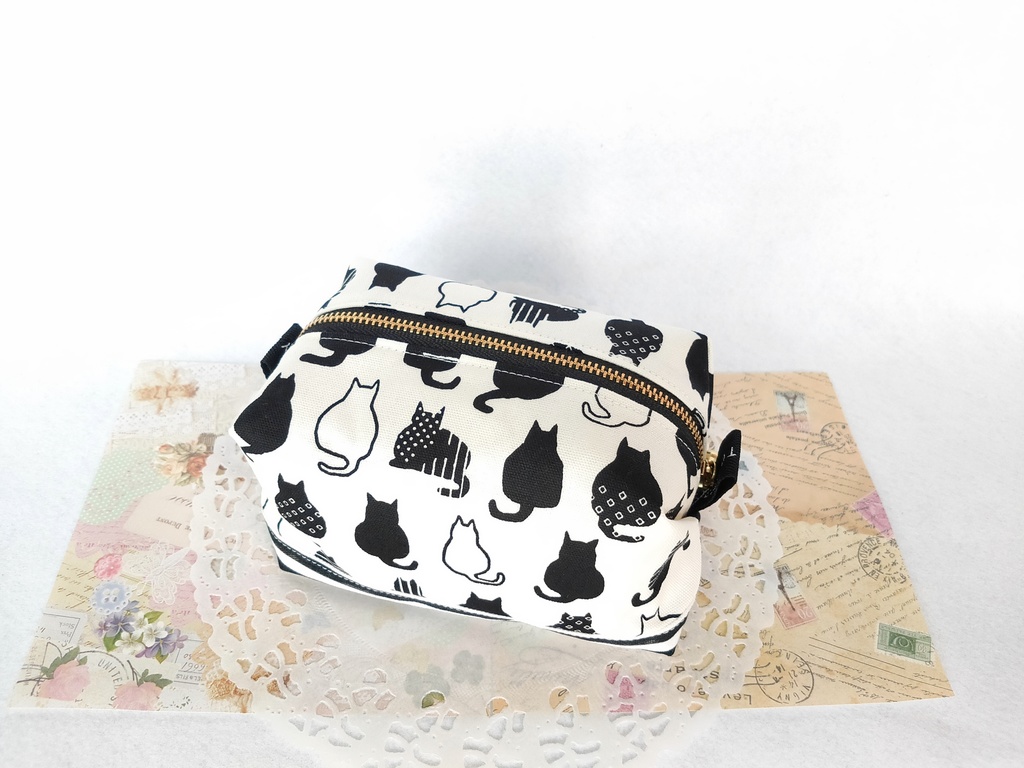 キャラメルポーチ(モノトーン猫・ホワイト)