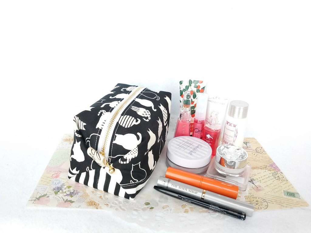 キャラメルポーチ(モノトーン猫・ブラック)