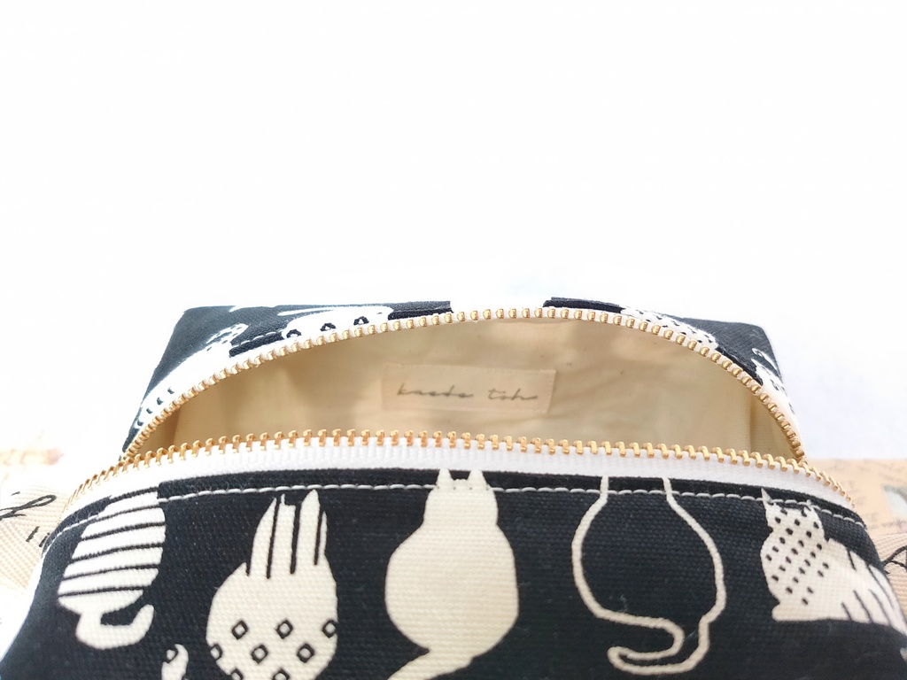 キャラメルポーチ(モノトーン猫・ブラック)