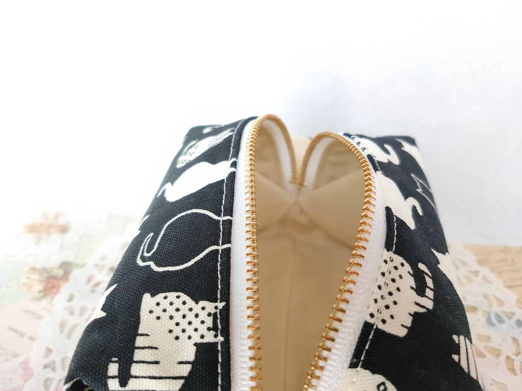 キャラメルポーチ(モノトーン猫・ブラック)