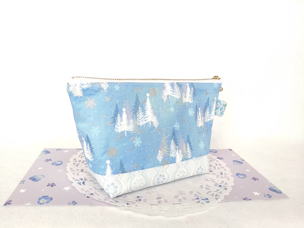 クリスマス🎄ファスナーポーチ(ツリーと雪の結晶・ブルー)