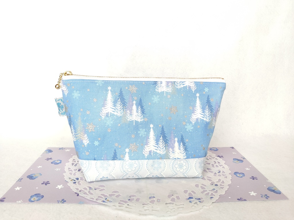 クリスマス🎄ファスナーポーチ(ツリーと雪の結晶・ブルー)