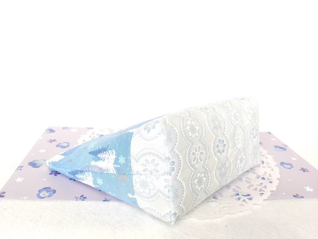 クリスマス🎄ファスナーポーチ(ツリーと雪の結晶・ブルー)