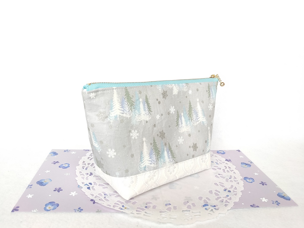 クリスマス🎄ファスナーポーチ(ツリーと雪の結晶・グレー)