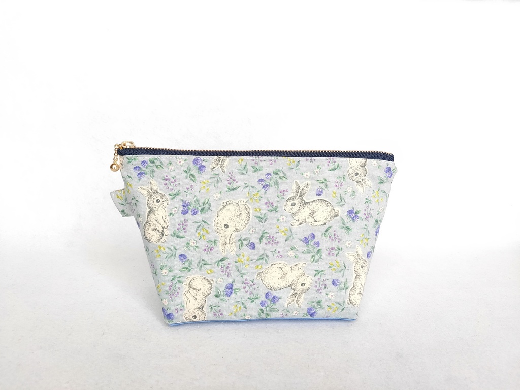 ファスナーポーチ(うさぎとラズベリー・ブルーグレー)