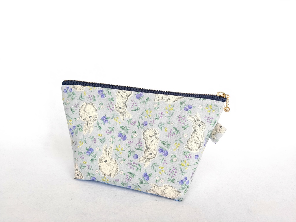 ファスナーポーチ(うさぎとラズベリー・ブルーグレー)