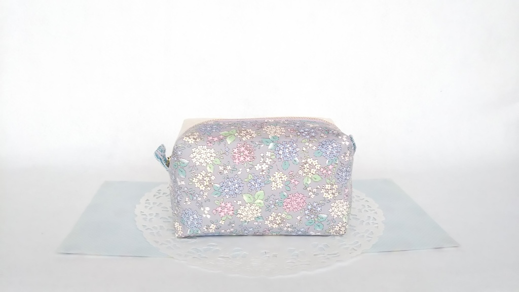 あじさいのキラキラ☆キャラメルポーチ(ブルーグレー×アイボリー)