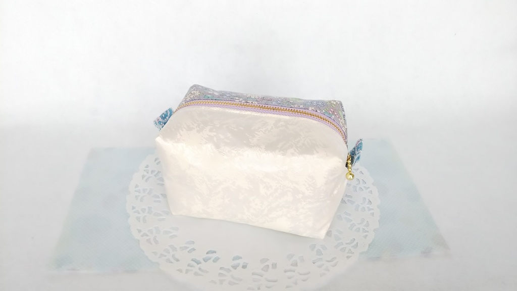 あじさいのキラキラ☆キャラメルポーチ(ブルーグレー×アイボリー)