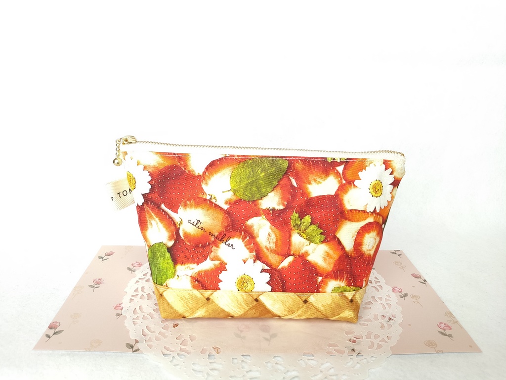 ファスナーポーチ(いちごバスケット)