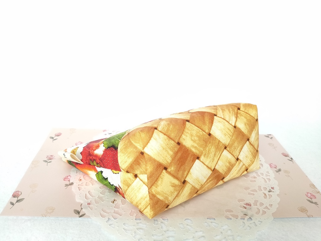 ファスナーポーチ(いちごバスケット)