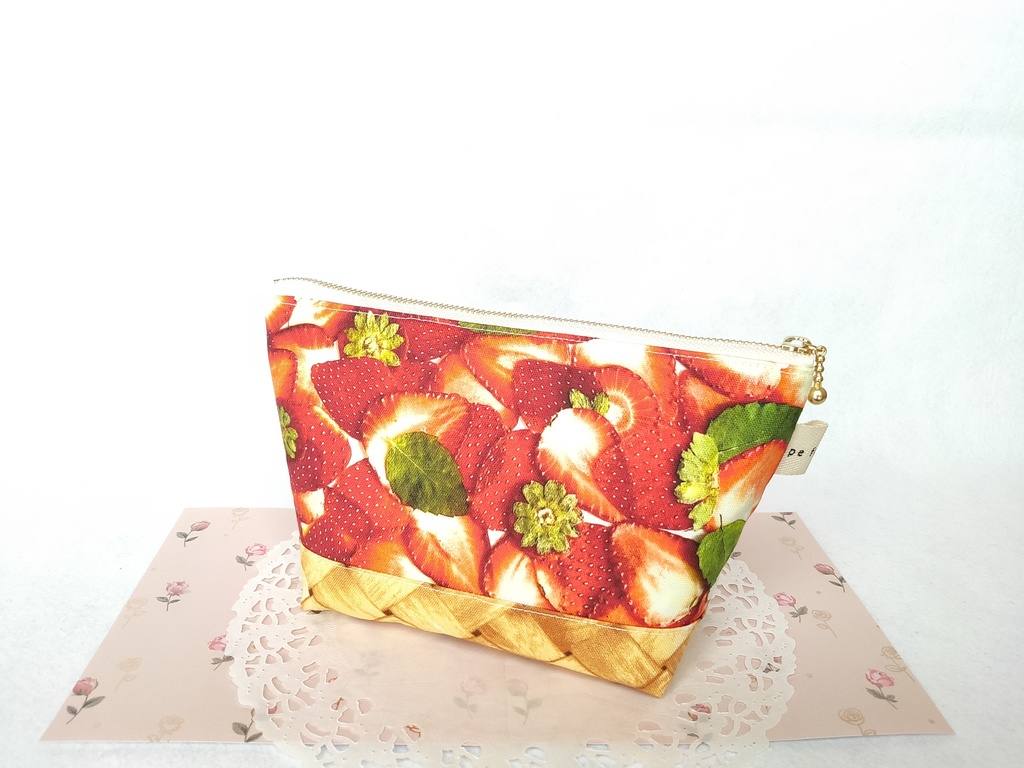 ファスナーポーチ(いちごバスケット)