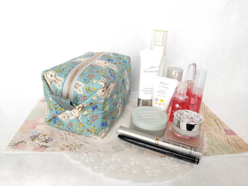 キャラメルポーチ(うさぎとラズベリー・ブルー)