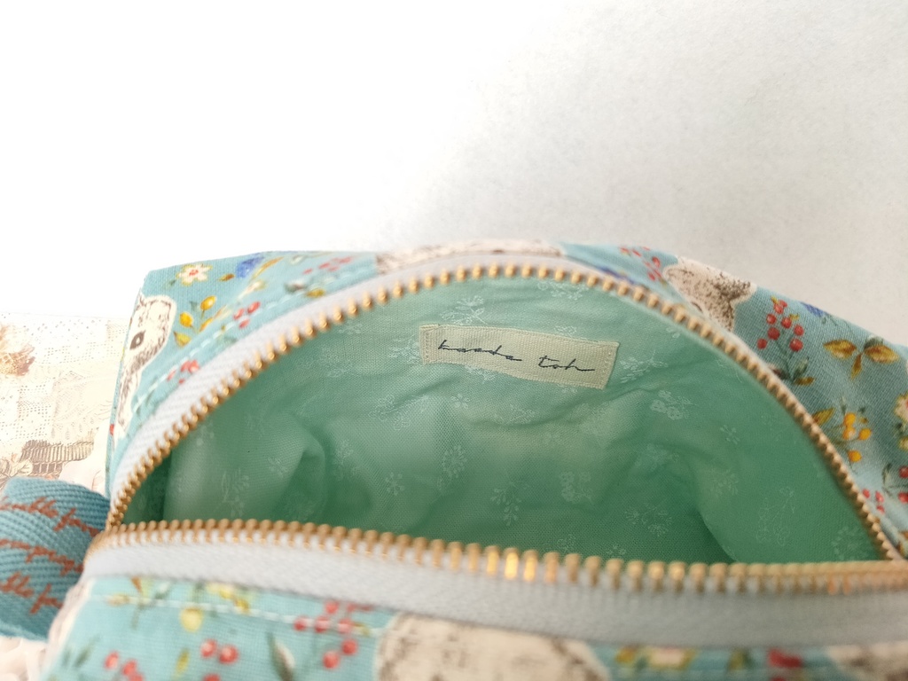 キャラメルポーチ(うさぎとラズベリー・ブルー)