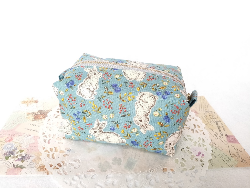 キャラメルポーチ(うさぎとラズベリー・ブルー)