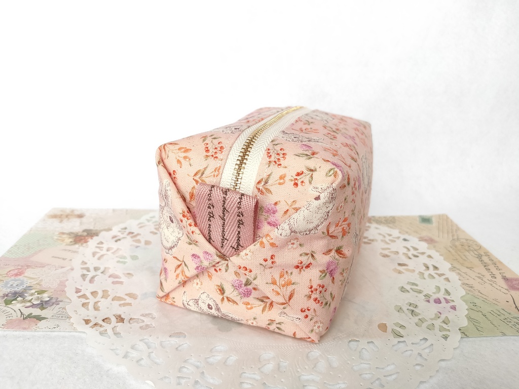 キャラメルポーチ(うさぎとラズベリー・ピンク)