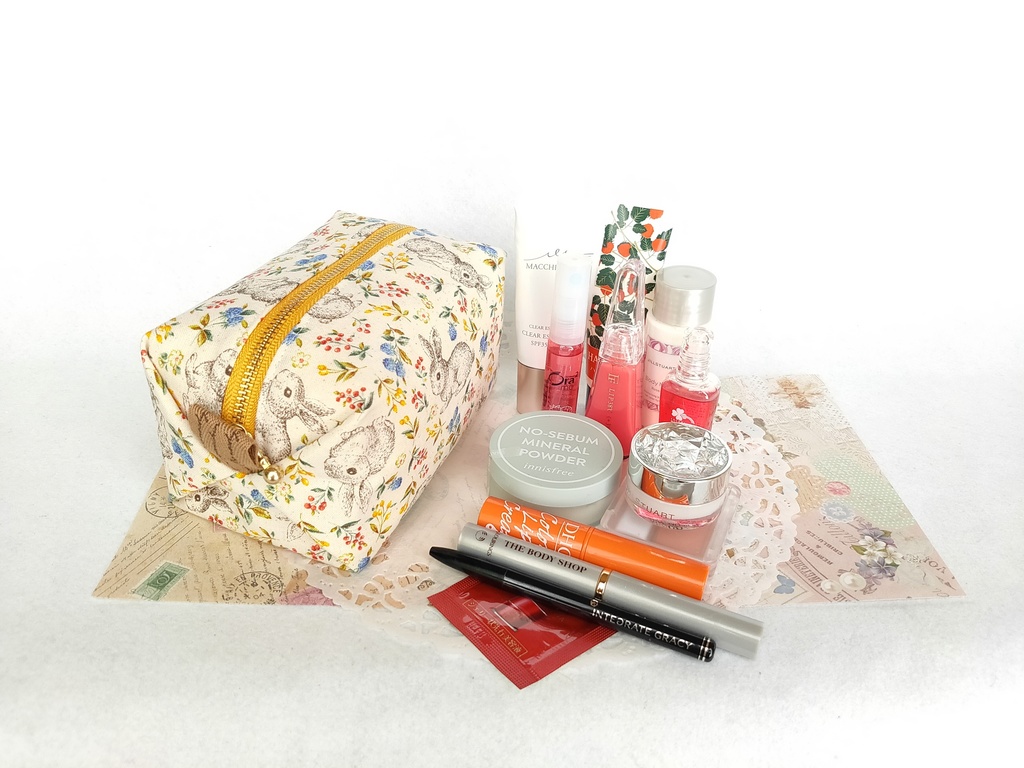 キャラメルポーチ(うさぎとラズベリー・ベージュ)