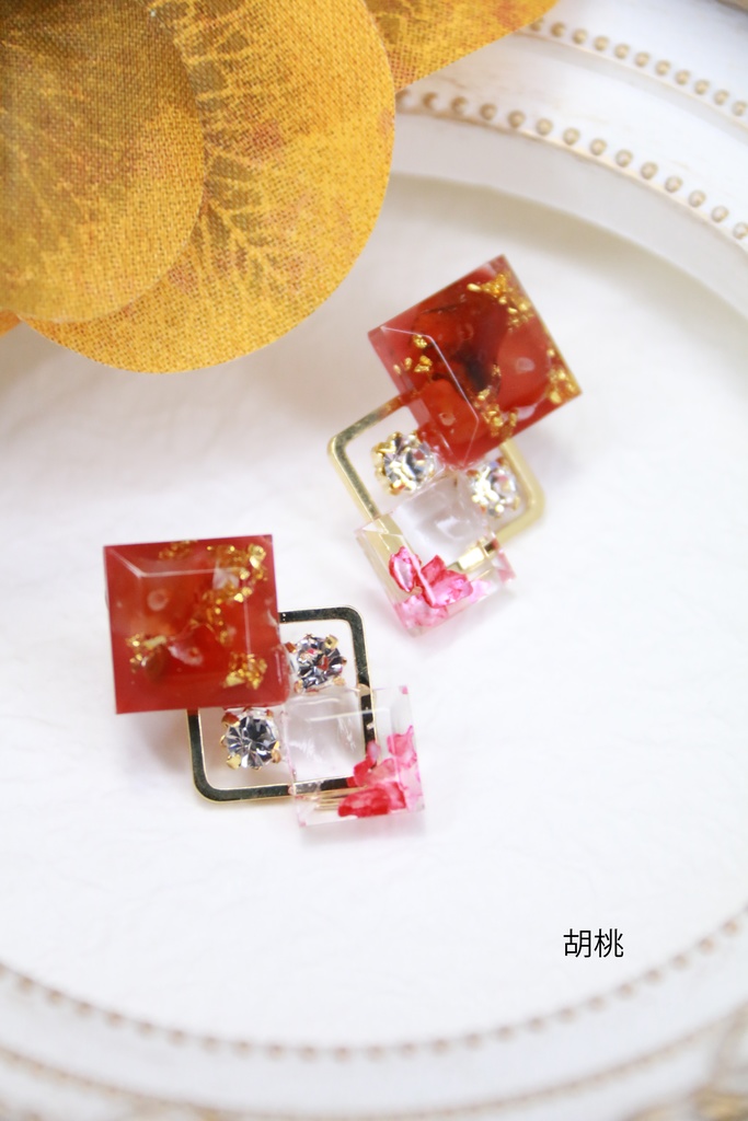 【BOOTHのみ頒布 値下げ】天然石封入耳飾り