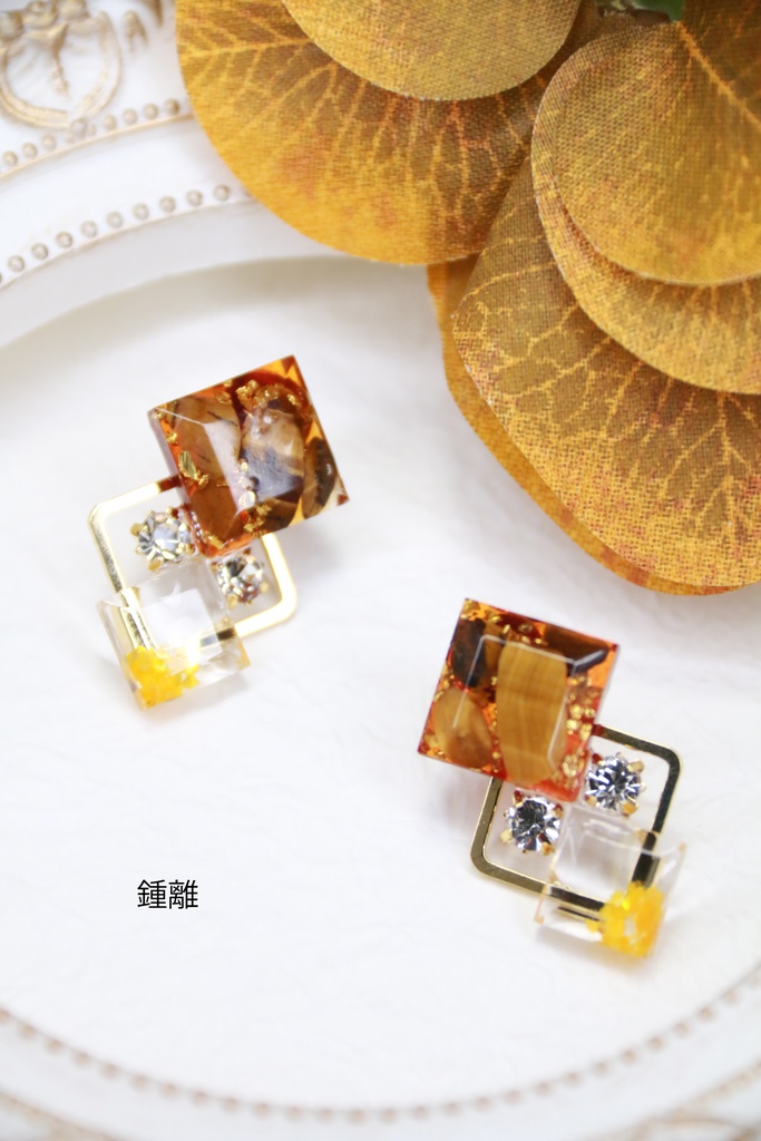 【BOOTHのみ頒布 値下げ】天然石封入耳飾り