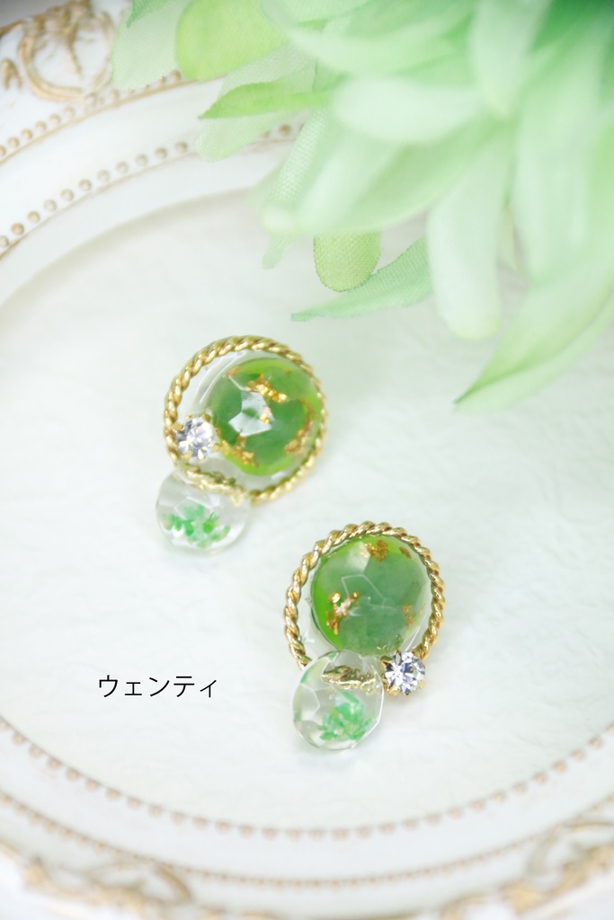 【BOOTHのみ頒布 値下げ】天然石封入耳飾り