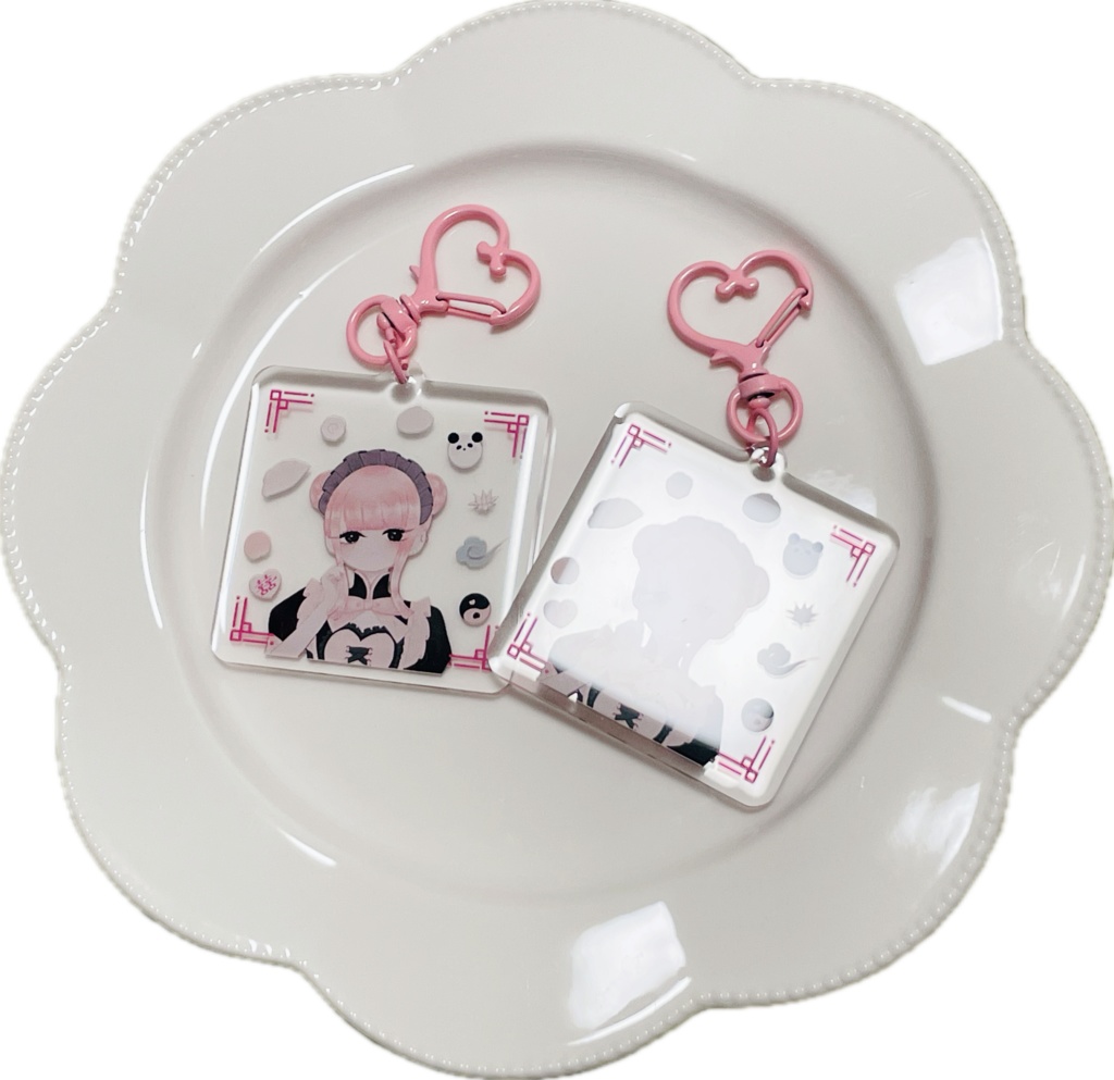 つやつやピンクチャイナちゃんアクキー🍥🍑