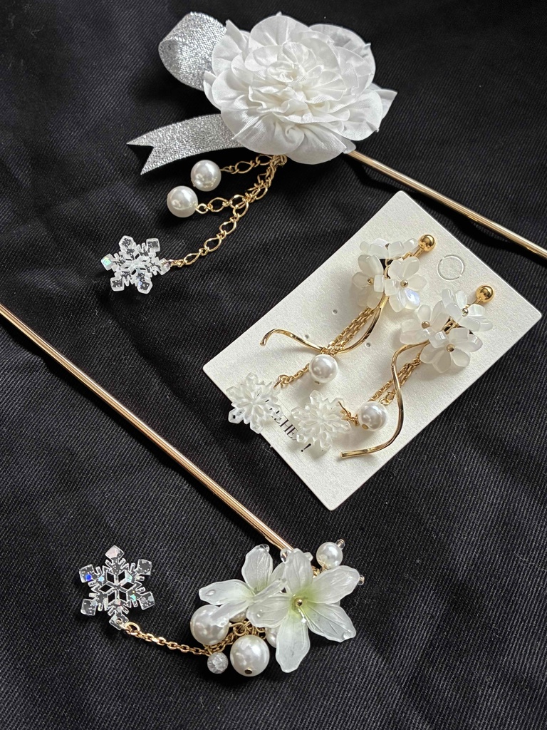 花と雪のイヤリング・ピアス