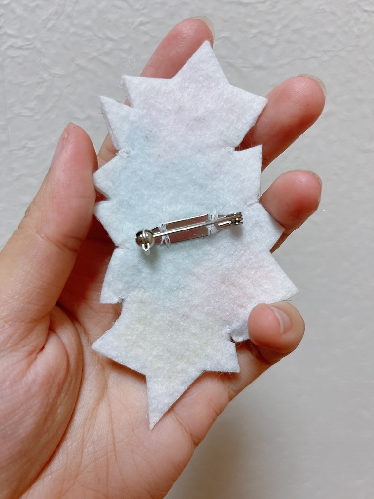 屑は屑でも星屑が好き。ブローチ