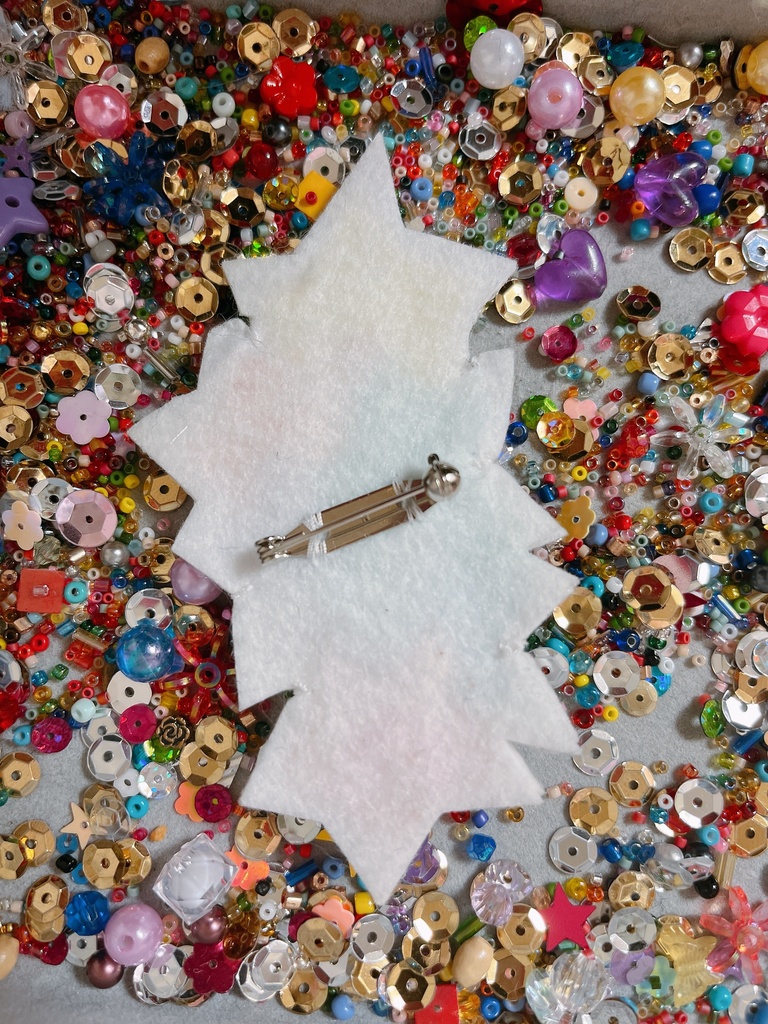 屑は屑でも星屑が好き。ブローチ