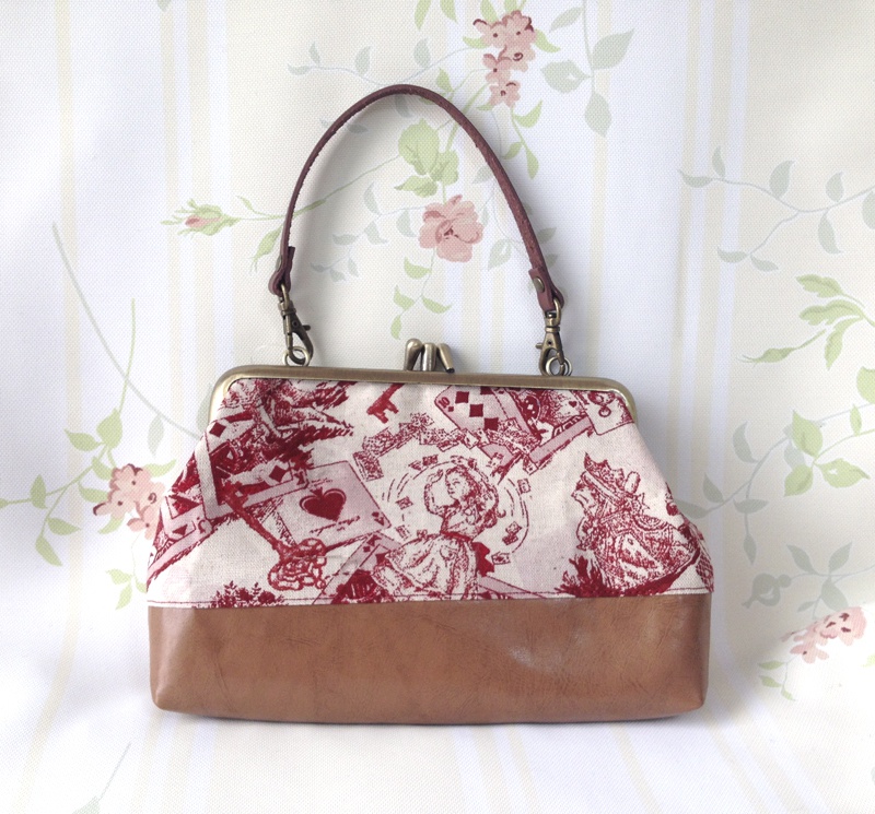 クラシックアリスの２WAYお財布ポーチ