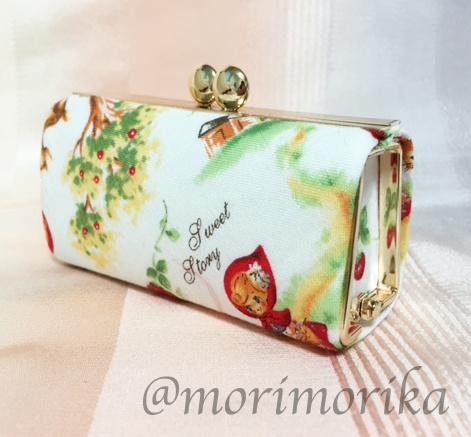 赤ずきんのがま口小物入れ