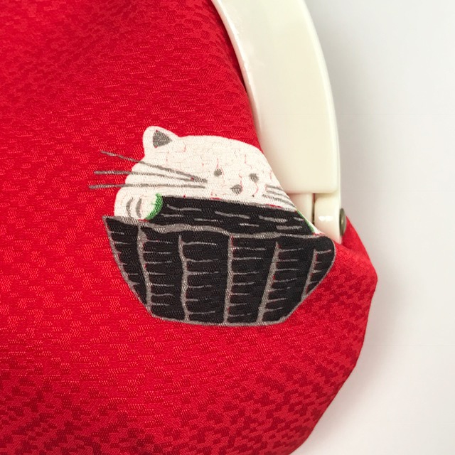 【送料込】和柄がま口ポーチ「おさんぽ猫」