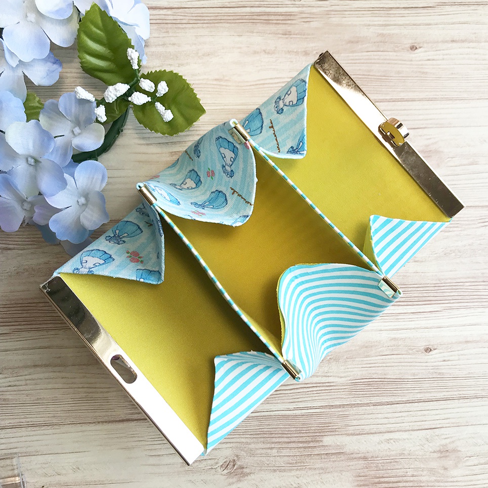 手のひらサイズの折財布 【Alice】