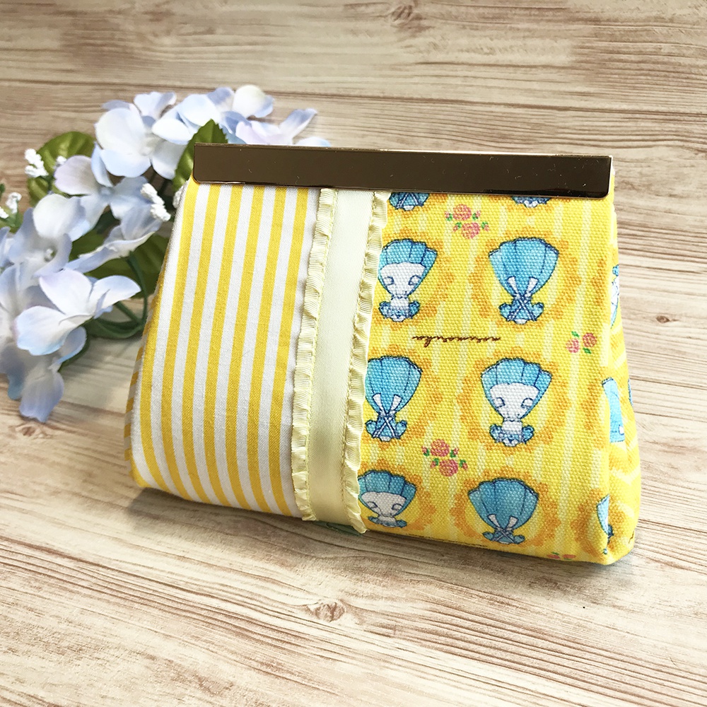 手のひらサイズの折財布 【Alice】