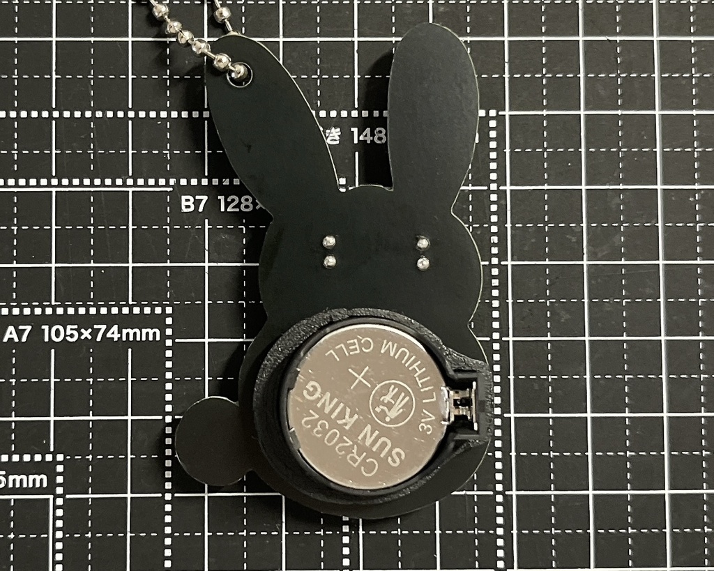 <全6色> Lチカ黒ウサギキーホルダー