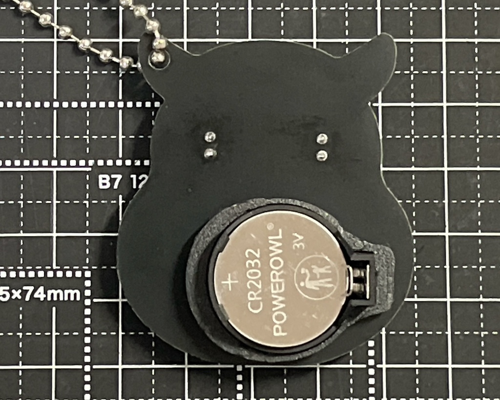 <全6色> Lチカ黒ミミズクキーホルダー