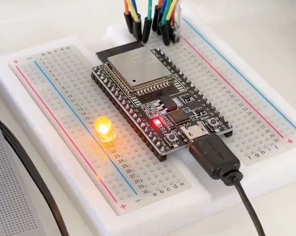 ブレッドボードに気持ち良くESP32をさせるやつ<データ>