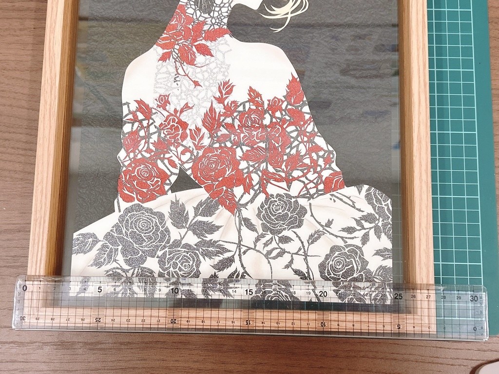 切り絵アート 女性 花模様 木製フレーム
