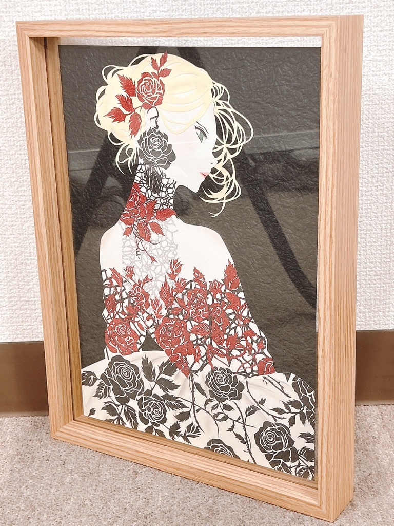 切り絵アート 女性 花模様 木製フレーム