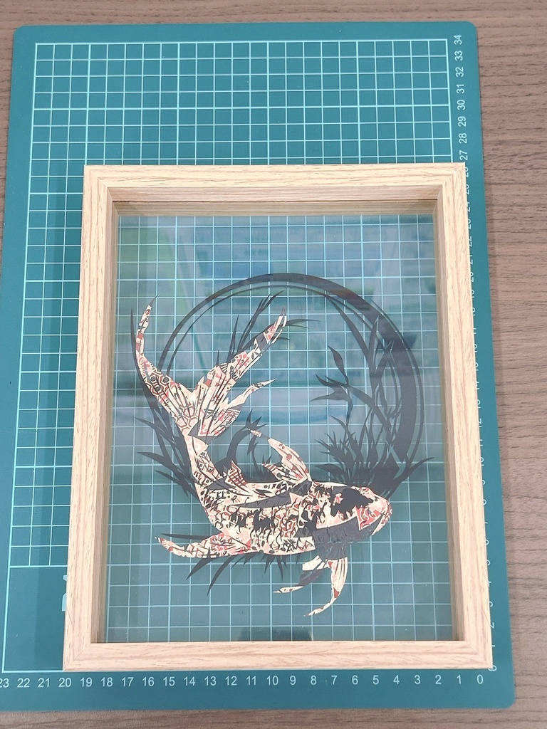 金魚と水草の切り絵アート 額縁付き